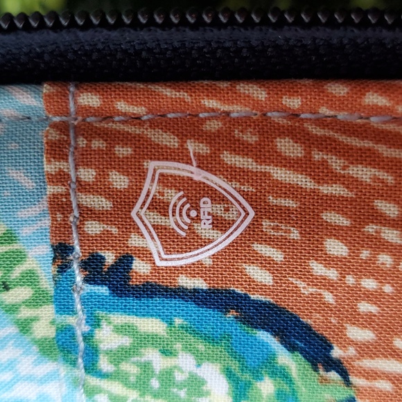 2/$20 Vera Bradley Navy and Red Embroidered Floral Wallet Crossbody Bag - Picture 8 of 12